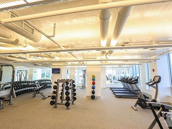 4th image of 754 N Hudson Ave #2501