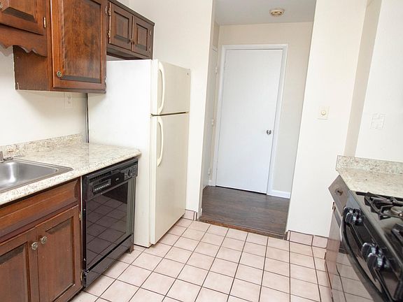 5th image of 4520 King St