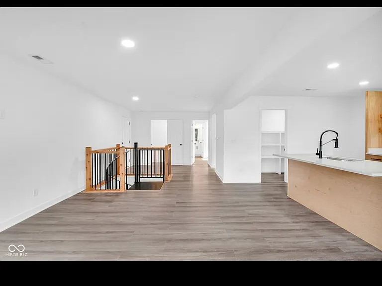 1555 N Dearborn St — Photo 5