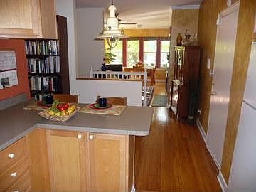 3rd image of 4453 N Rockwell St APT 1