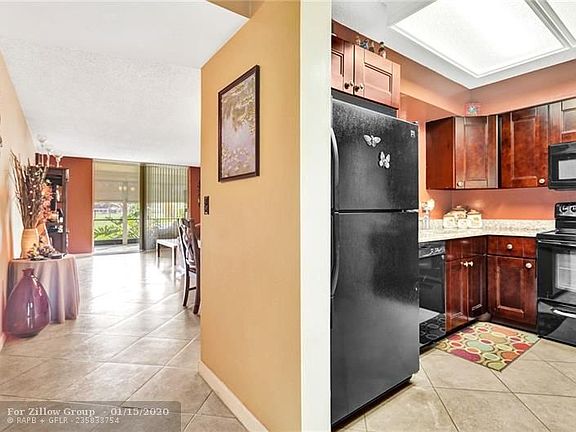 5th image of 370 NW 76th Ave APT 107