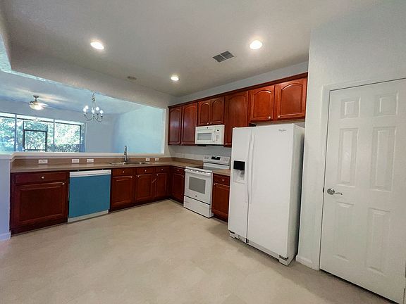 3rd image of 1132 Rock Harbor Ave