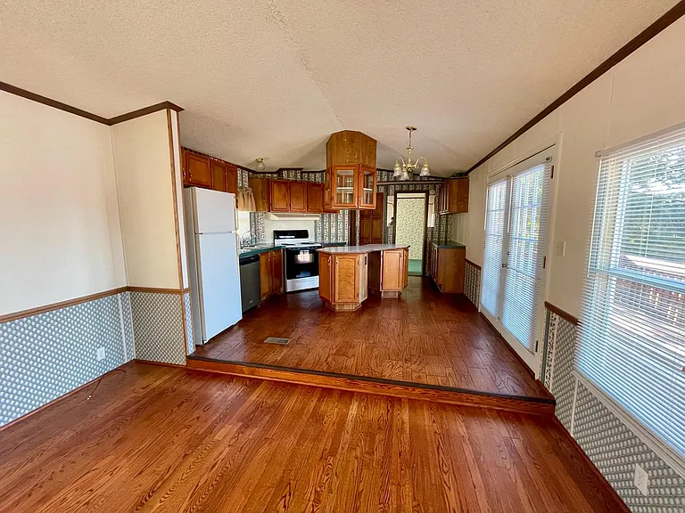 112 Crabapple Ln — Photo 3