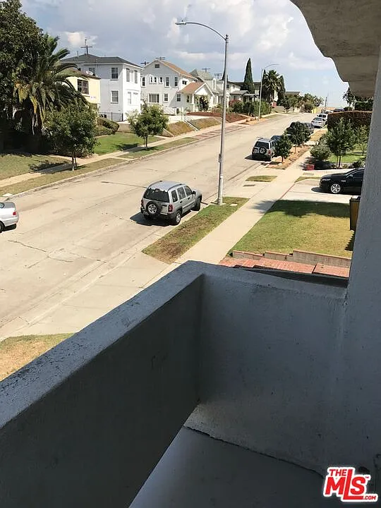 2 bed, 1.0 bath, 5938 sqft, $2,800 — Photo 3