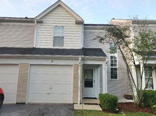 7 Marion Ln, Streamwood, IL 60107