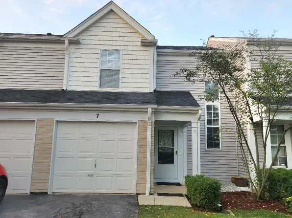 7 Marion Ln, Streamwood, IL 60107