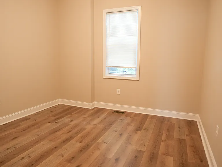 2910 Hilldale Ave — Photo 9