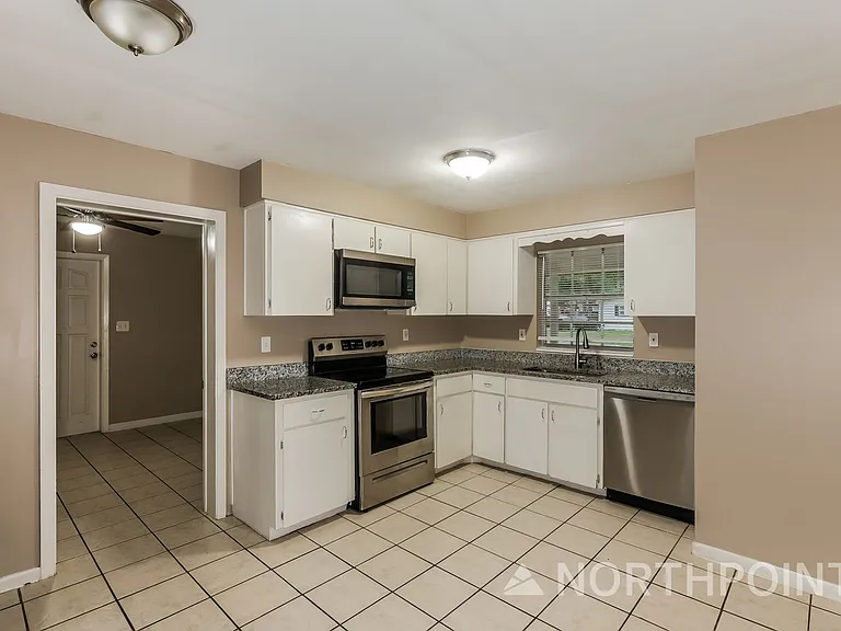 631 Carey Pl — Photo 6