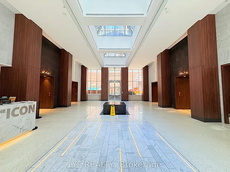 270 Wellington St W #624 — Photo 2