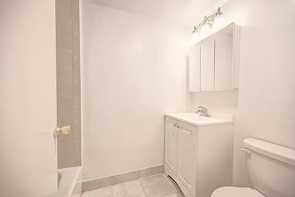 Rented by Urbane Brokerage | media 11