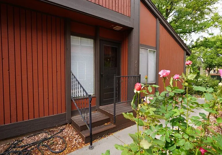 1155 Lakeside Dr #701 — Photo 1
