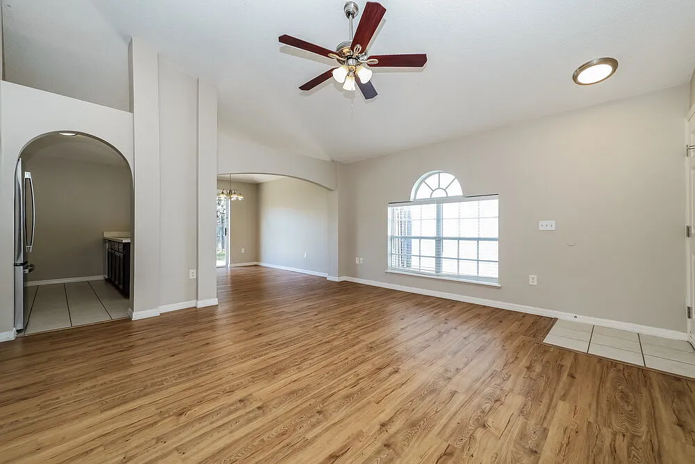 3 bed, 2.0 bath, 1190 sqft, $1,910 — Photo 4