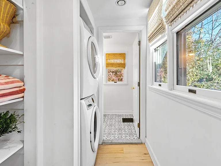 144 Powell Ave — Photo 10