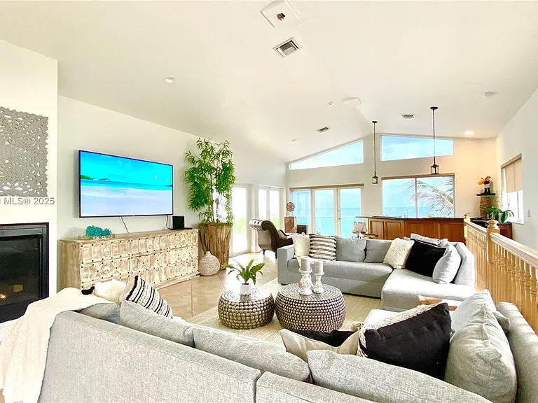 302 Balboa St — Photo 2