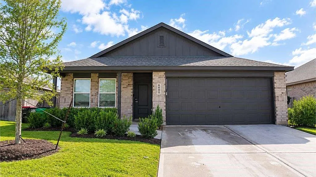 3 bed, 2.0 bath, 1106 sqft, $1,850 — Photo 1