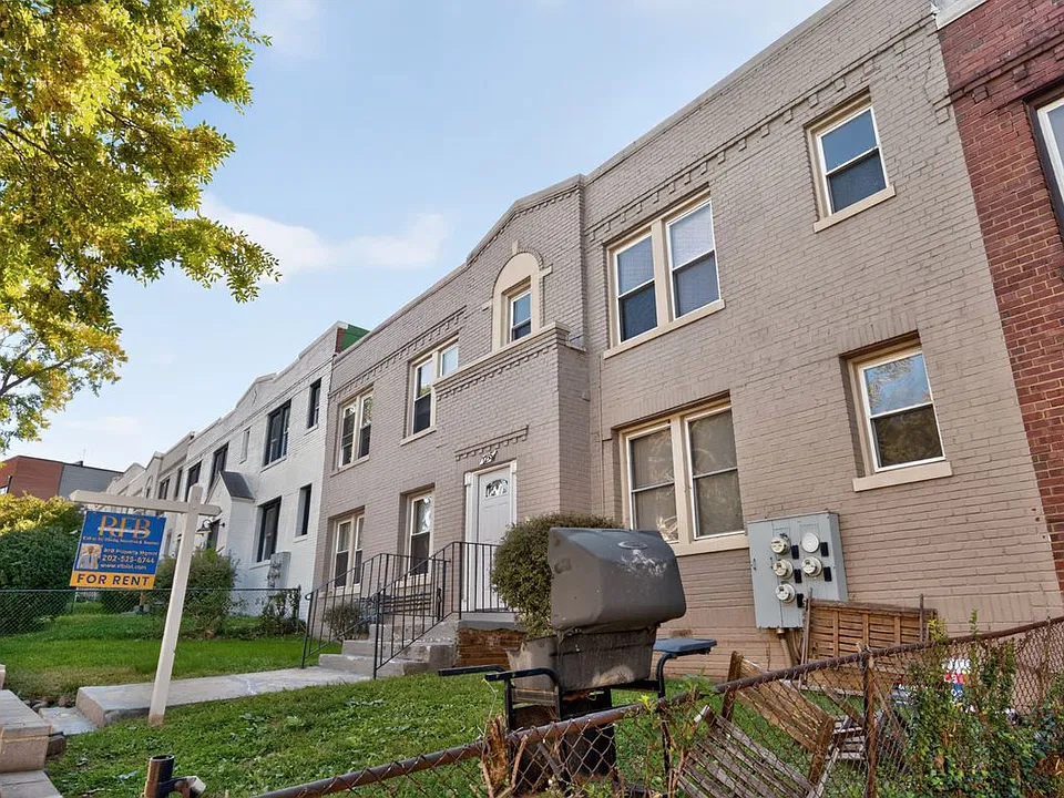 1235 Penn St NE #4