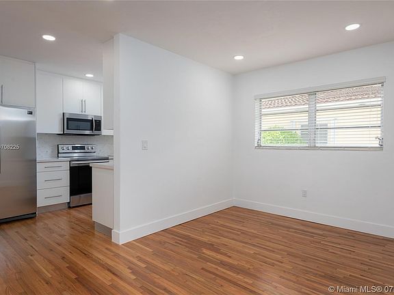 5th image of 1211 Sorolla Ave