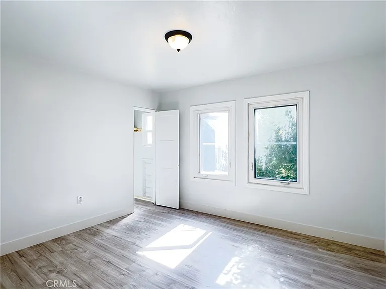 335 W Hillcrest Blvd — Photo 11