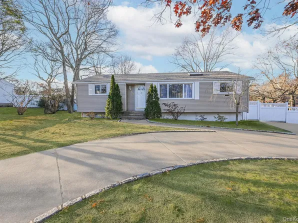 172 Horseblock Road, Centereach, NY 11720