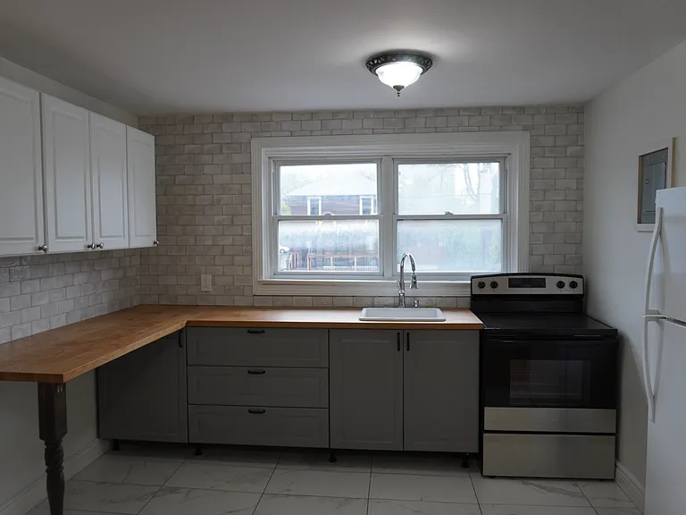 340 Tillbury Ave #4 — Photo 11