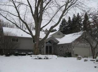 2987 Stephanie Ct, Waterford, MI 48329