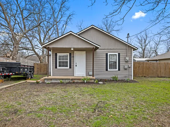 1009 Oak St, Bonham, TX 75418