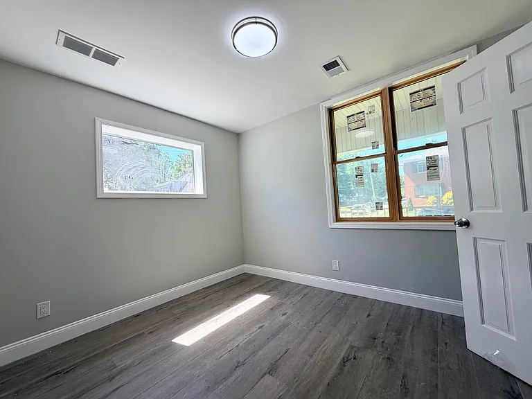 341 Grosvenor Ave #2 — Photo 29