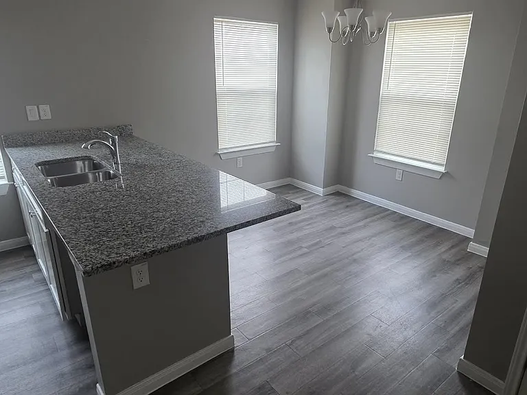 614 Chihuahua St — Photo 4
