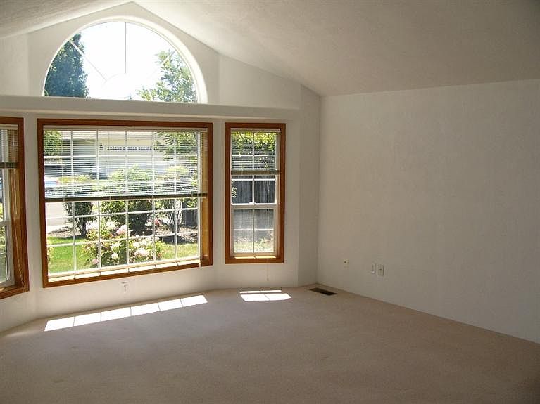 2nd image of 2913 Shasta Dr