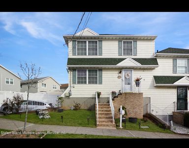 350 Saint Johns Ave, Staten Island, NY, 10305