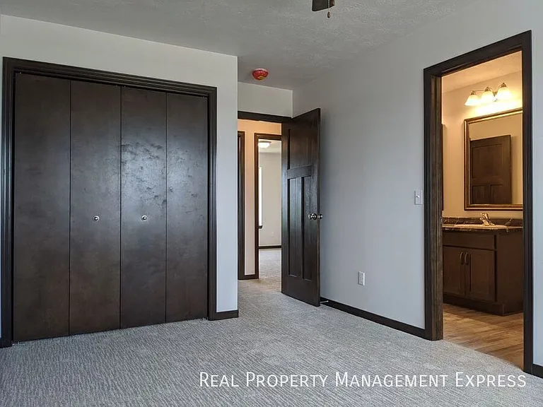 2206 S Ronsiek Ave — Photo 12