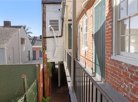 3rd image of 732 Burgundy St #C