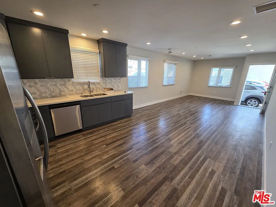 3 bed, 2.0 bath, $3,750 — Photo 3