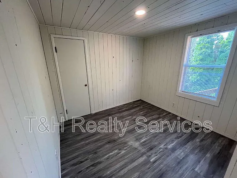 106 E Pendleton Ave — Photo 8