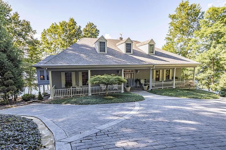 1st image of 69 Chelteham Ln
