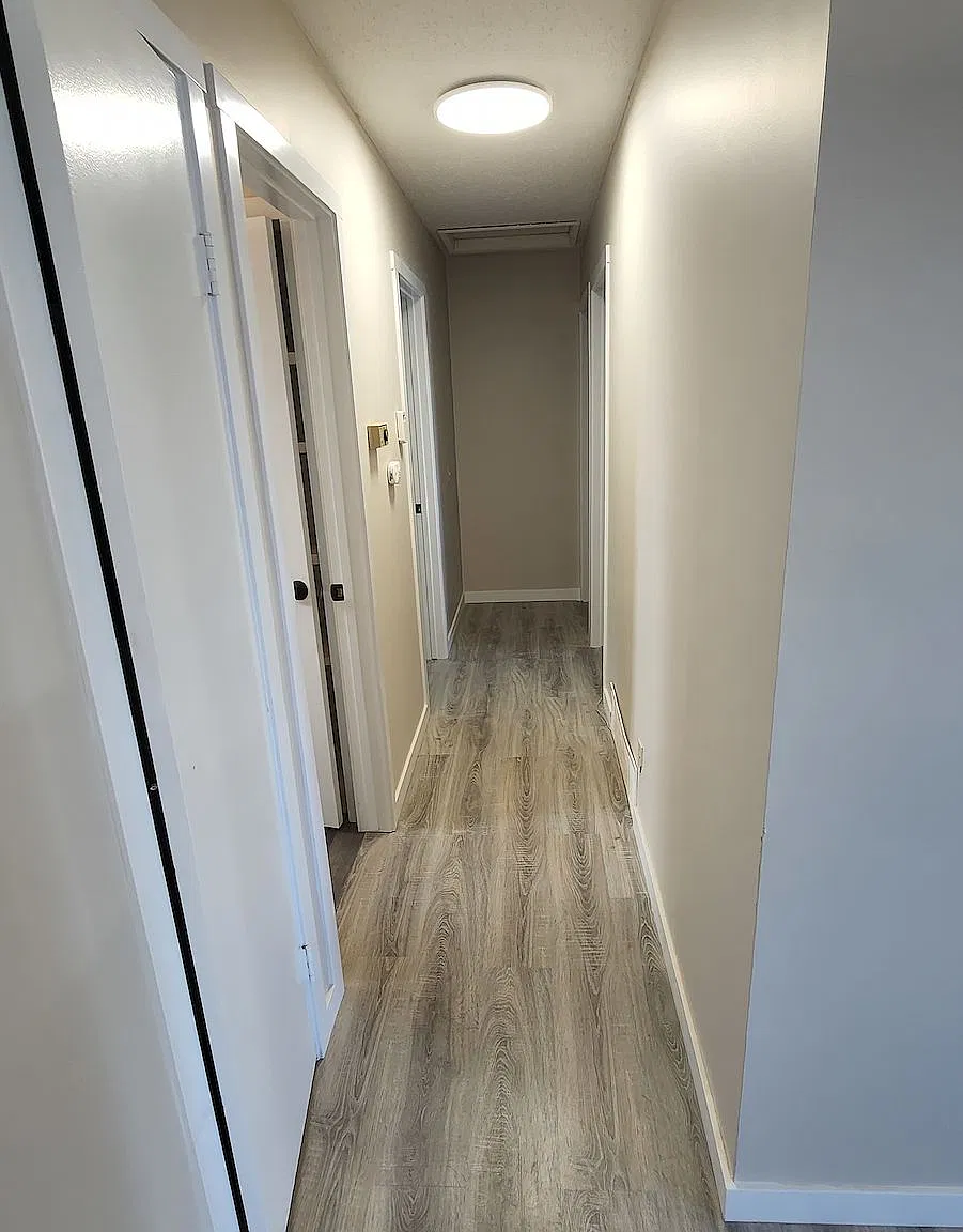 Clean and Spacious 3+1 Bedroom, 2-Bath House in Penbrooke Meadows — Photo 2