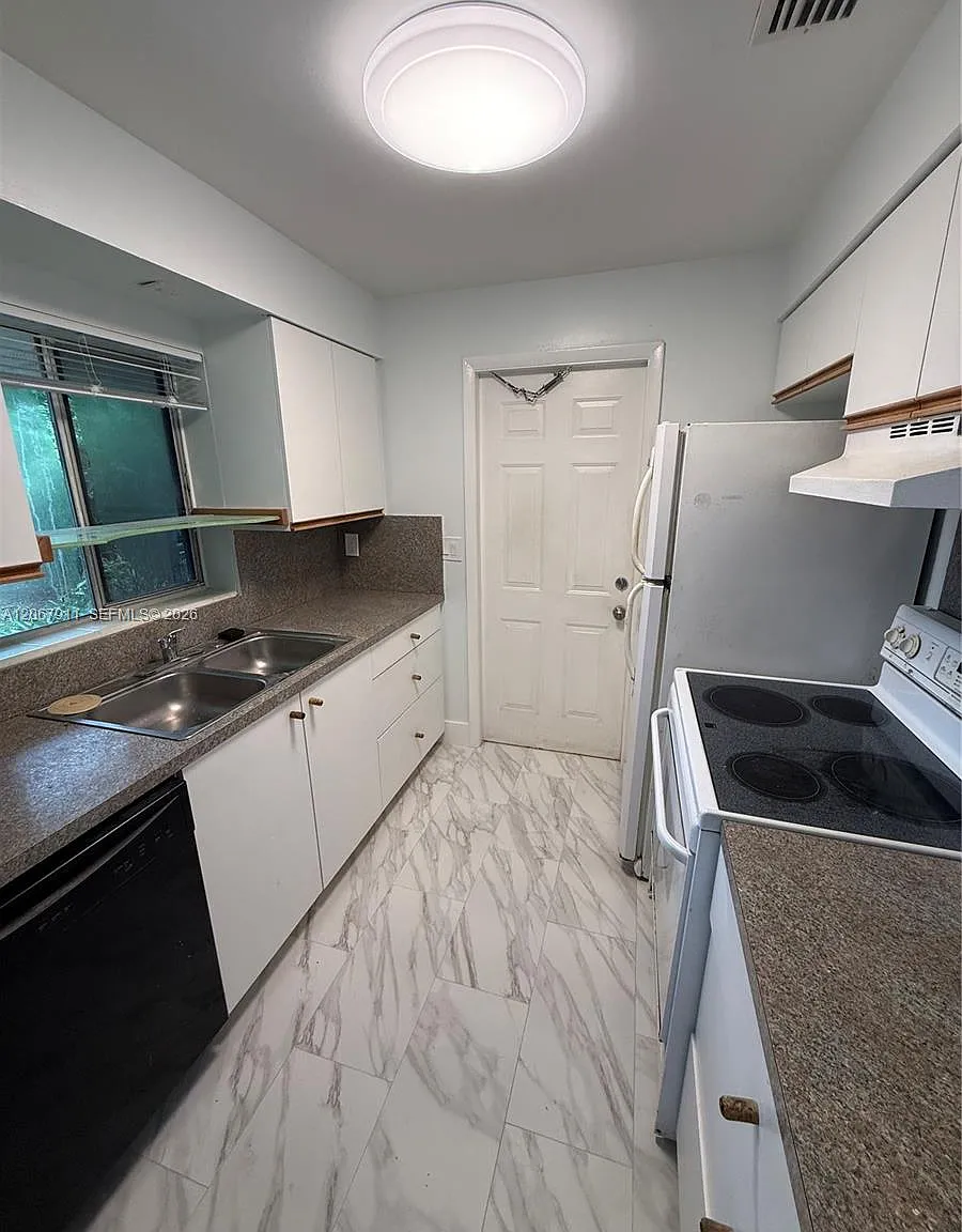 Palm Beach Cabana Colony — Photo 4