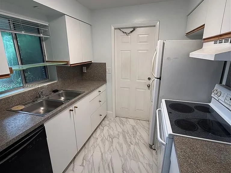3558 Everglades Rd — Photo 4