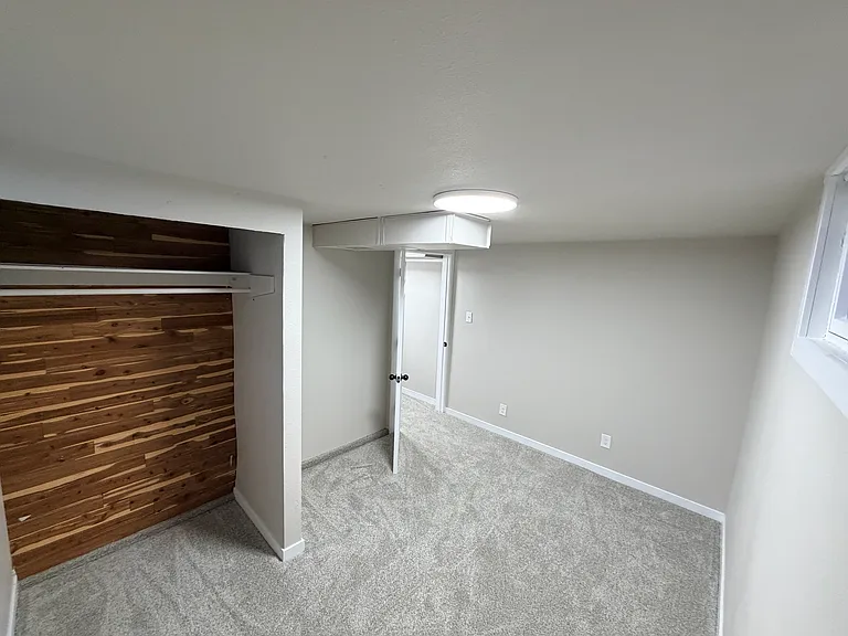 2822 W 12th St — Photo 16