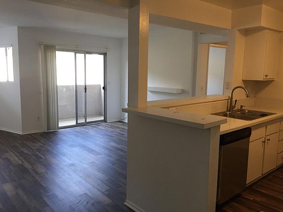 5th image of 1457 Armacost Ave #203