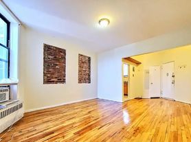 1310 Saint Johns Pl