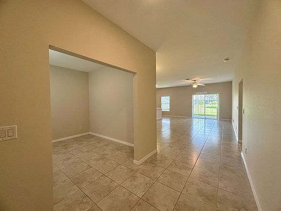 4th image of 624 Corrientes Cir