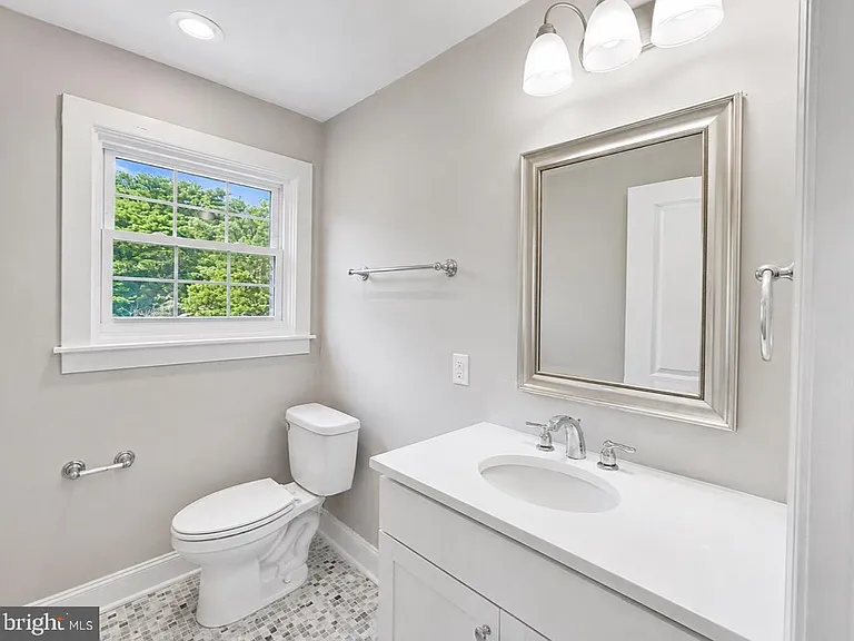 256 W Beidler Rd — Photo 19