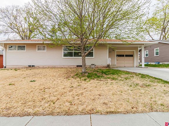 2nd image of 1931 Riviera Dr