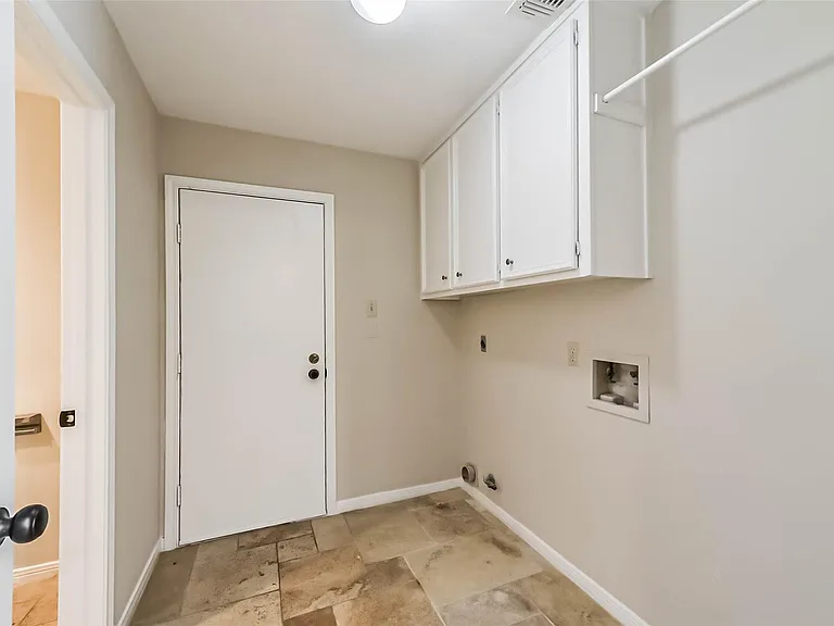 3910 Misty Gardens Ct — Photo 27