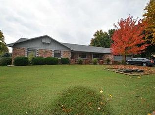 2902 N Strawberry Dr, Fayetteville, AR 72703