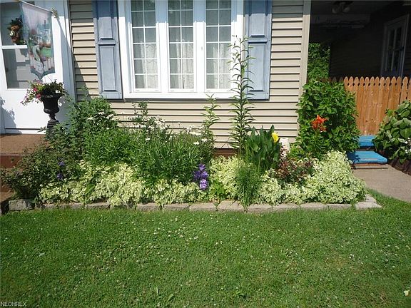3rd image of 595 Eastlawn Ave