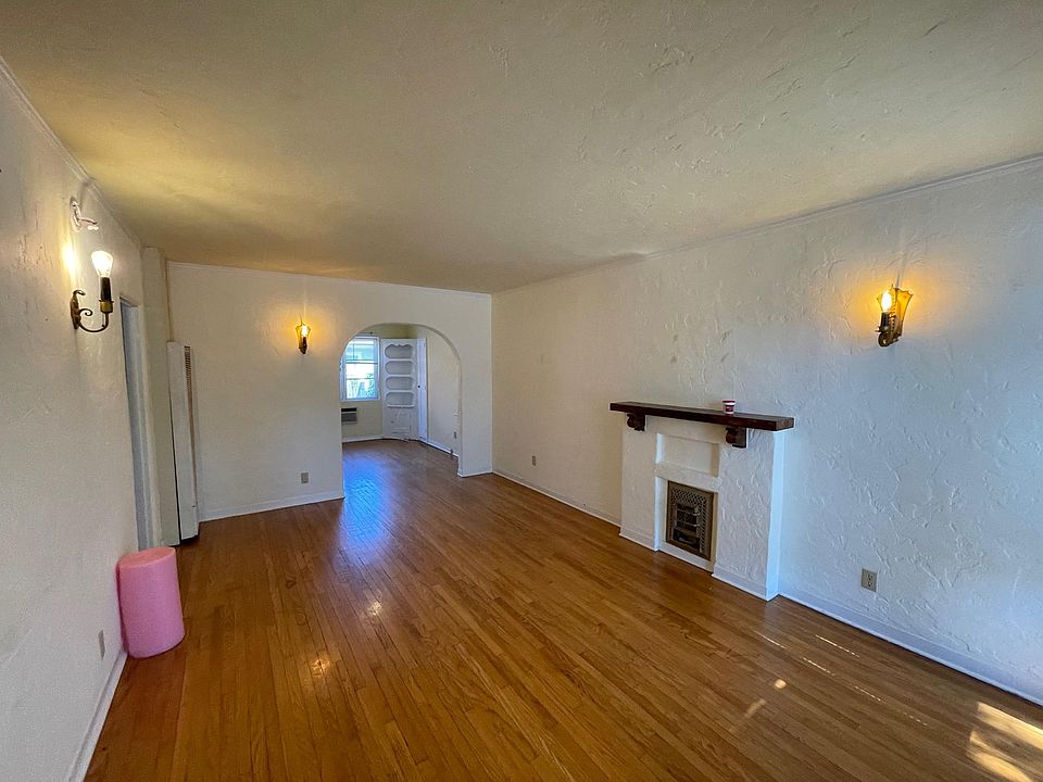 1st image of 4843 Townsend Ave