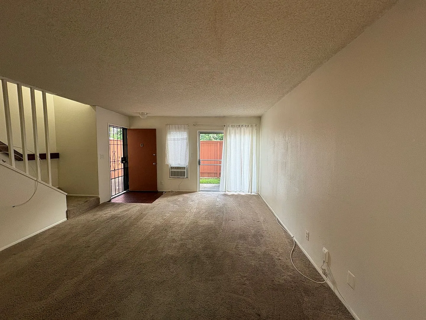 *Pet Friendly* - 3 Bedrooms 2 Full Bath, 2 Car Carport Available 09/24/2026! — Photo 2