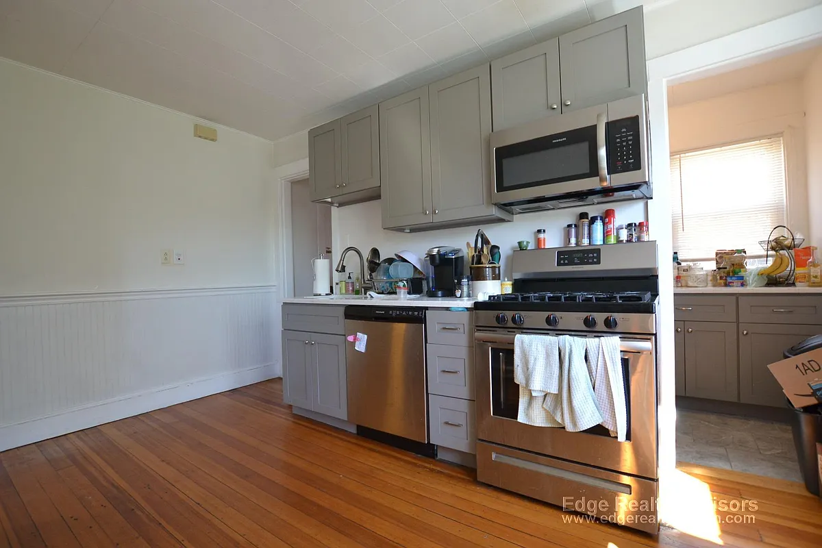 Building Photo - 111 Kenrick St #2